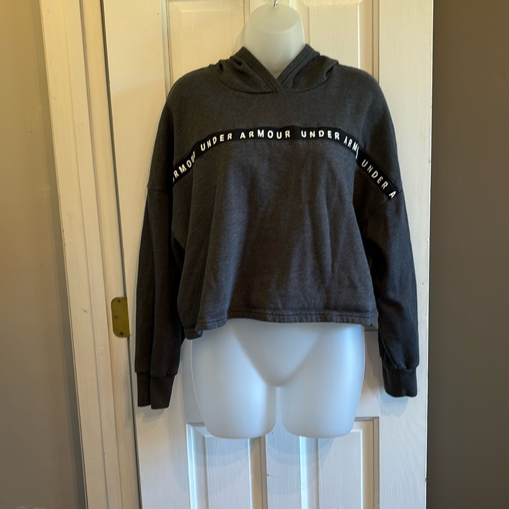 CROPPED UNDER ARMOUR HOODIE